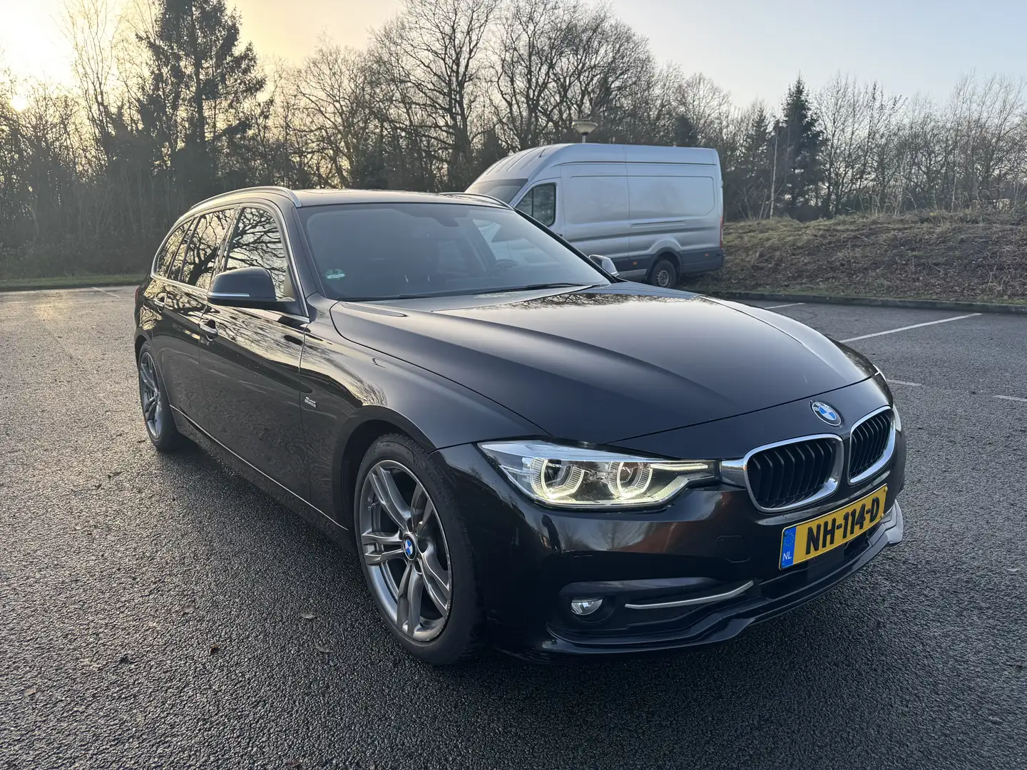 BMW 320 EDE Cent.Hi.Ex. Sport Line | Ad. Cruise | Pano Zwart - 1