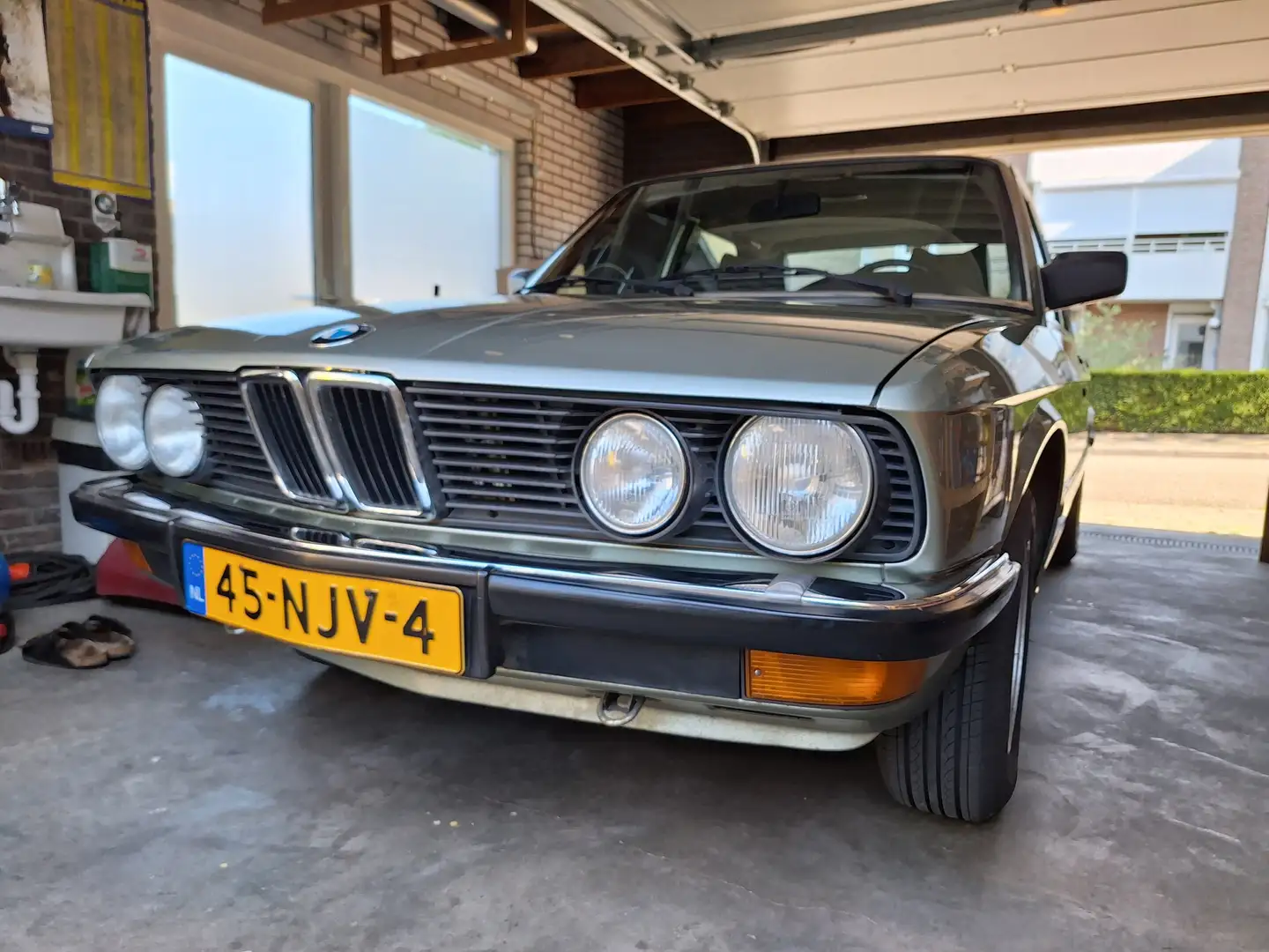 BMW 520 520i zelena - 1