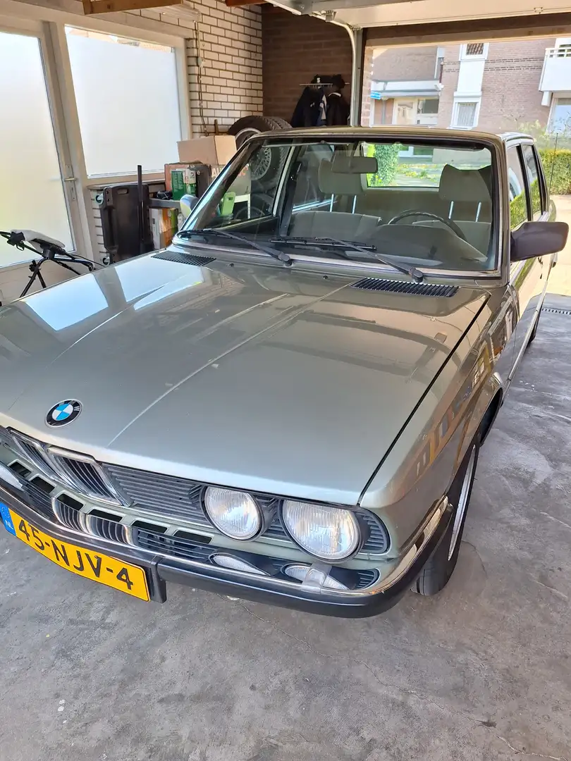 BMW 520 520i zelena - 2