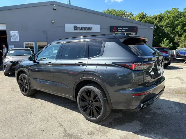 Mitsubishi Outlander 2,4 PHEV 4WD Diamond Luxury BlackEdition /incl. Winterräder Ansicht 3