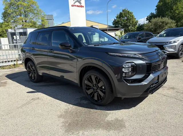 Mitsubishi Outlander 2,4 PHEV 4WD Diamond Luxury BlackEdition /incl. Winterräder Ansicht 7