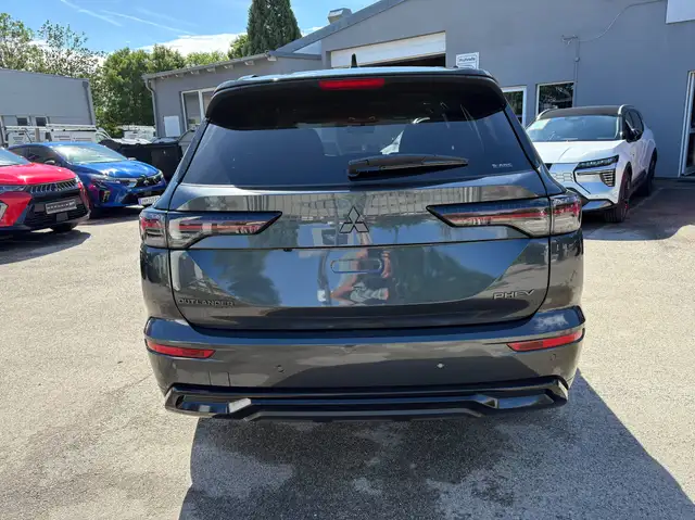 Mitsubishi Outlander 2,4 PHEV 4WD Diamond Luxury BlackEdition /incl. Winterräder Ansicht 4