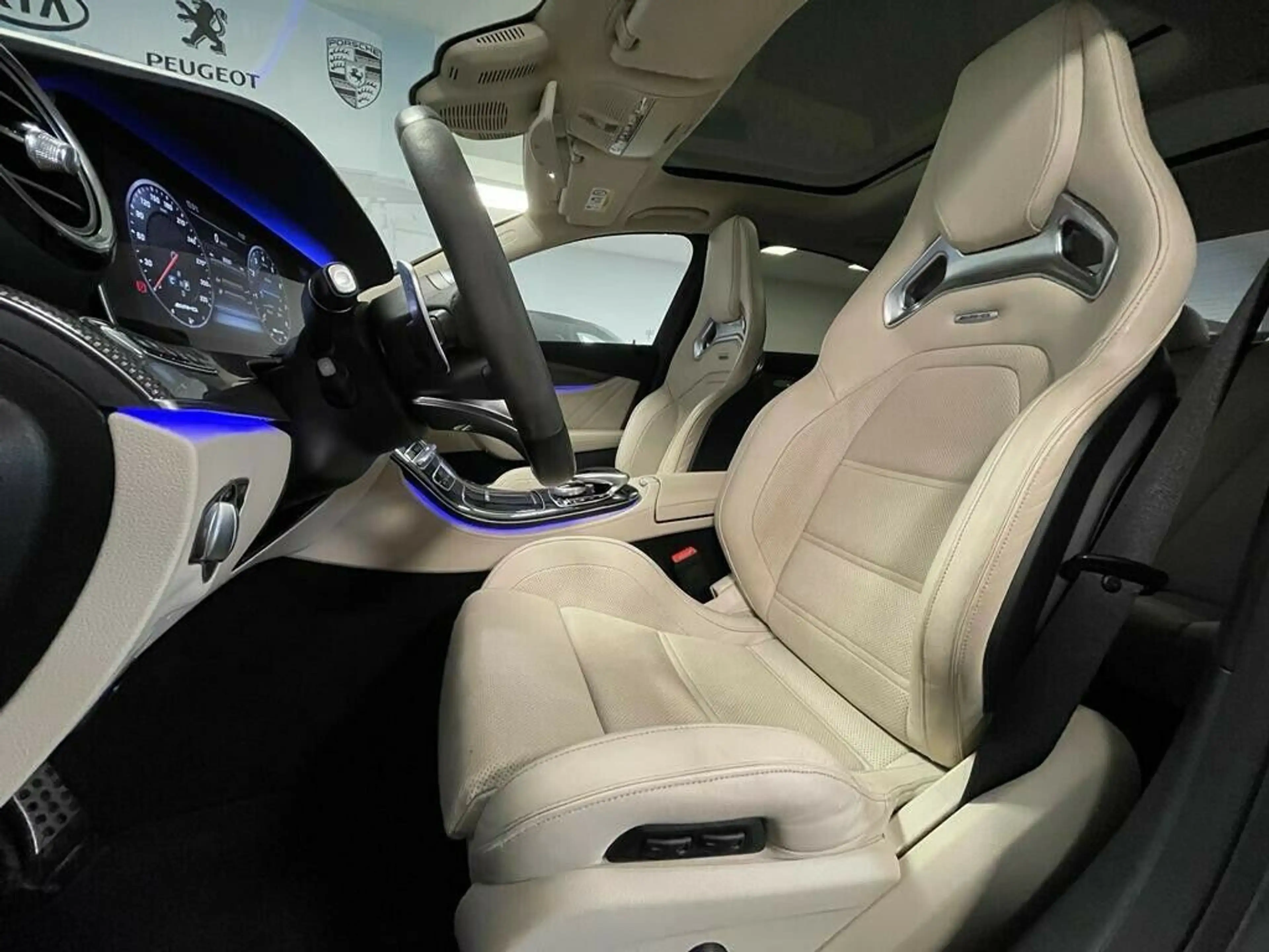Mercedes-Benz E 63 AMG AMG E63 4M+PERFORMANCE-SITZ+CARBON+PANORAMA+VOLL — photo 11