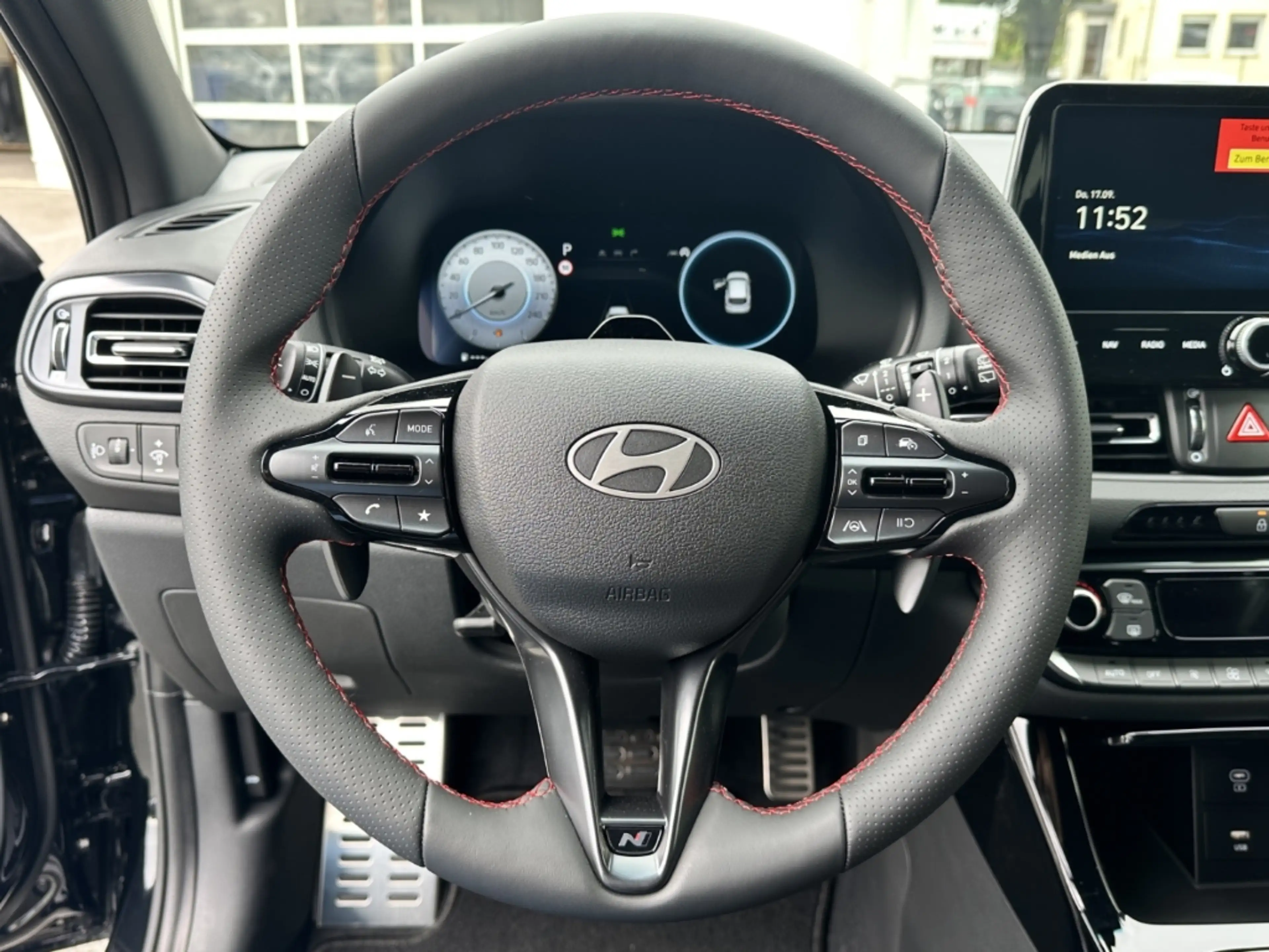 Hyundai i30 1.6 T-GDI DCT N-Line LED CarPlay Kessy Cam Tempo N — photo 11