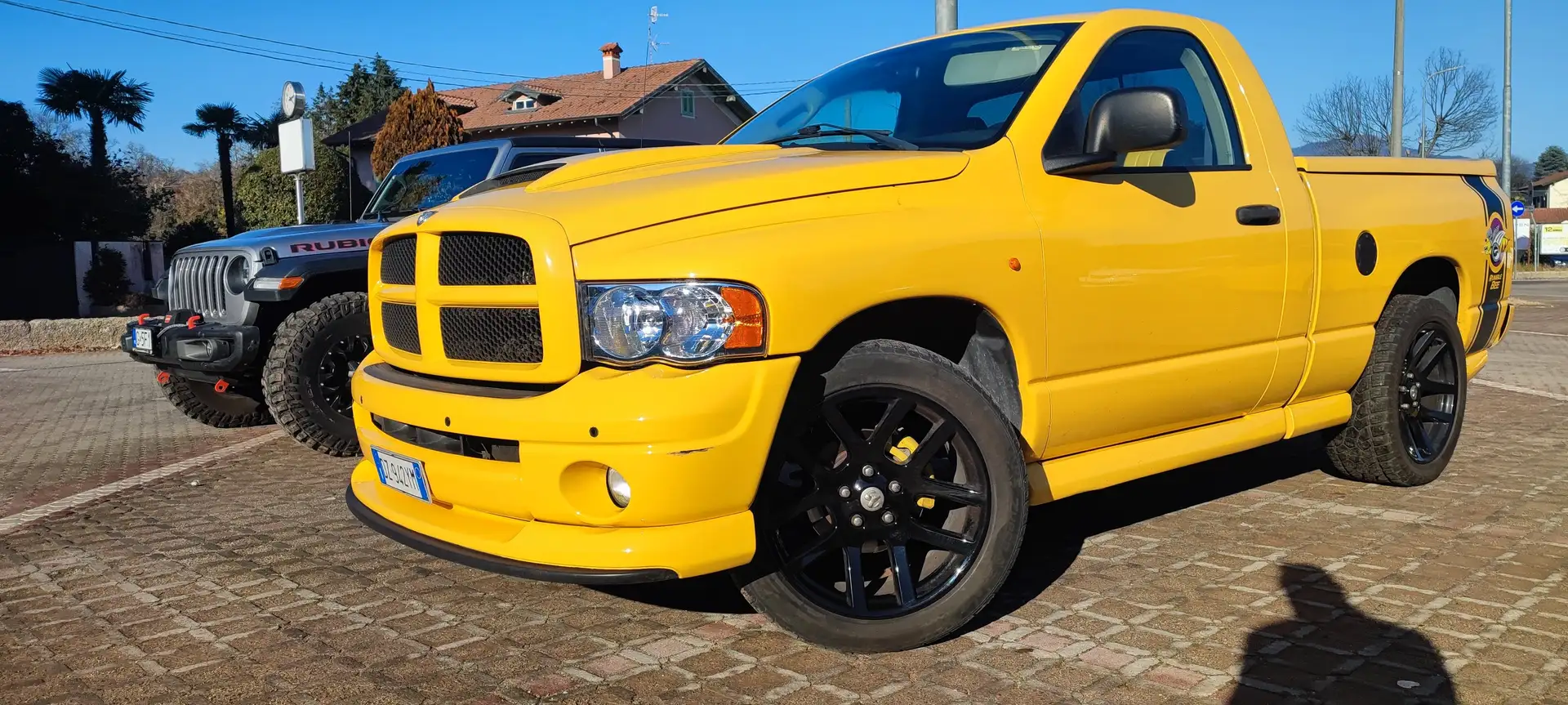 Dodge RAM roumble bee žuta - 1