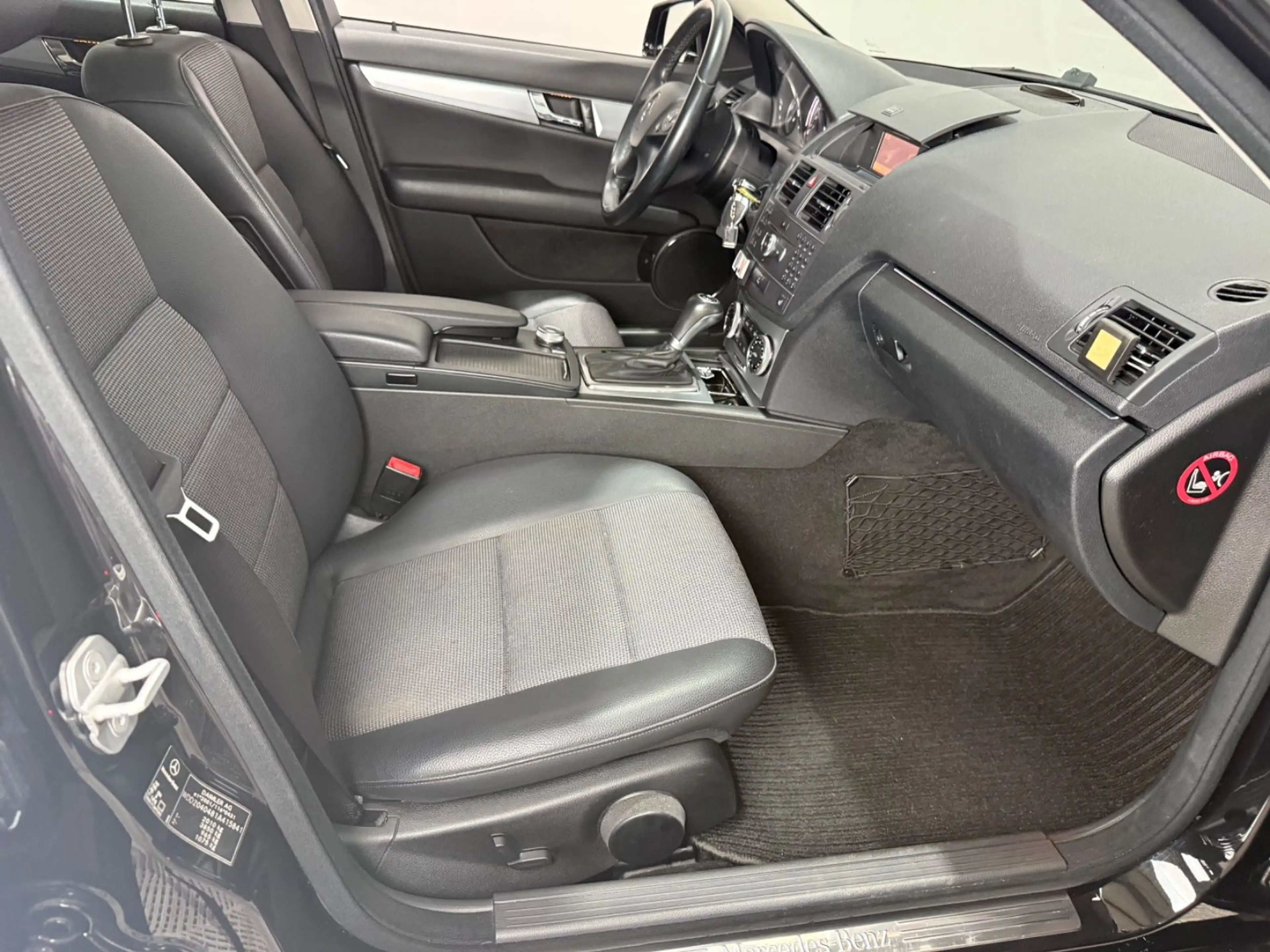 Mercedes-Benz C 200 CGI Avantgarde BlueEFFICIENCY°Klima°Navi° — photo 9
