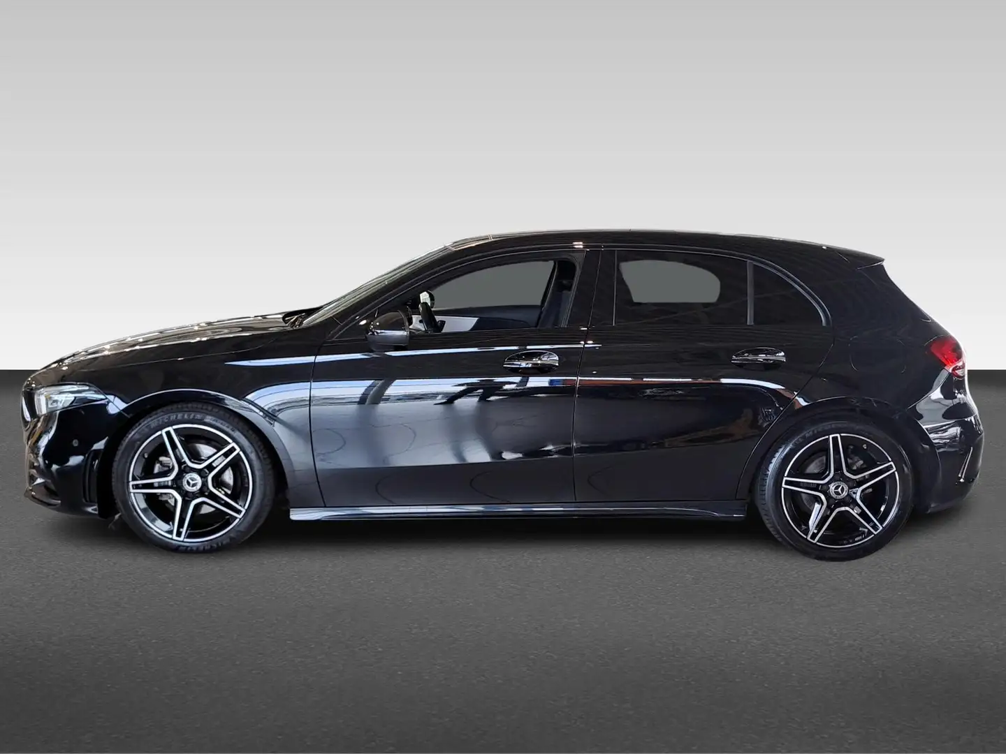 Mercedes-Benz A 180 A 136pk 7G-DCT Business Solution AMG Zwart - 2