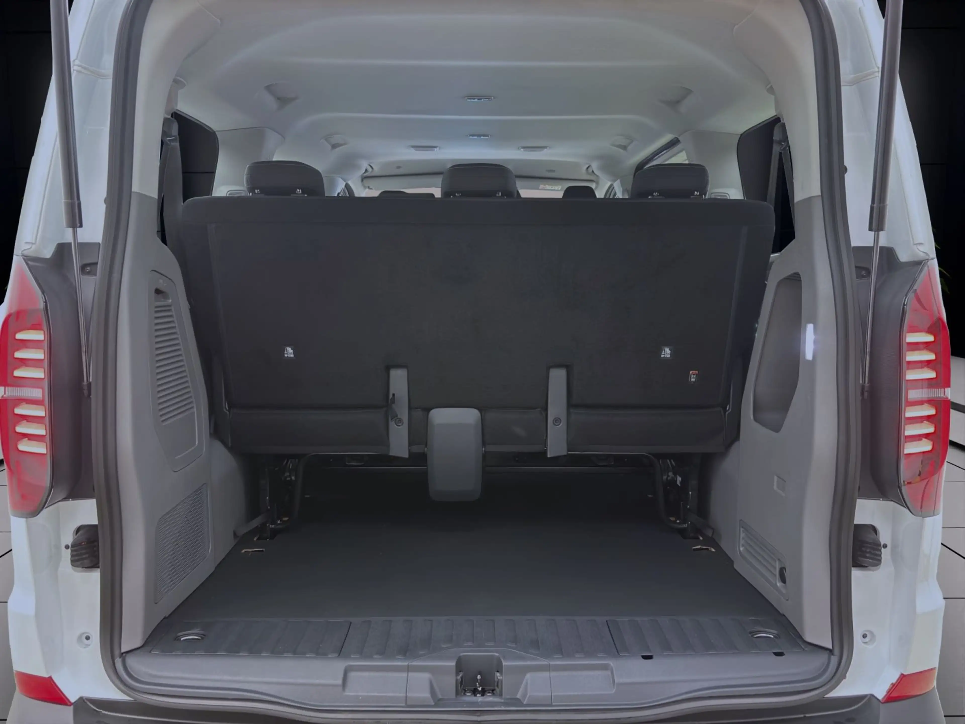 Volkswagen T7 Caravelle 2.0 TDI KR NAVI KAMERA KLIMA PDC LE — photo 4