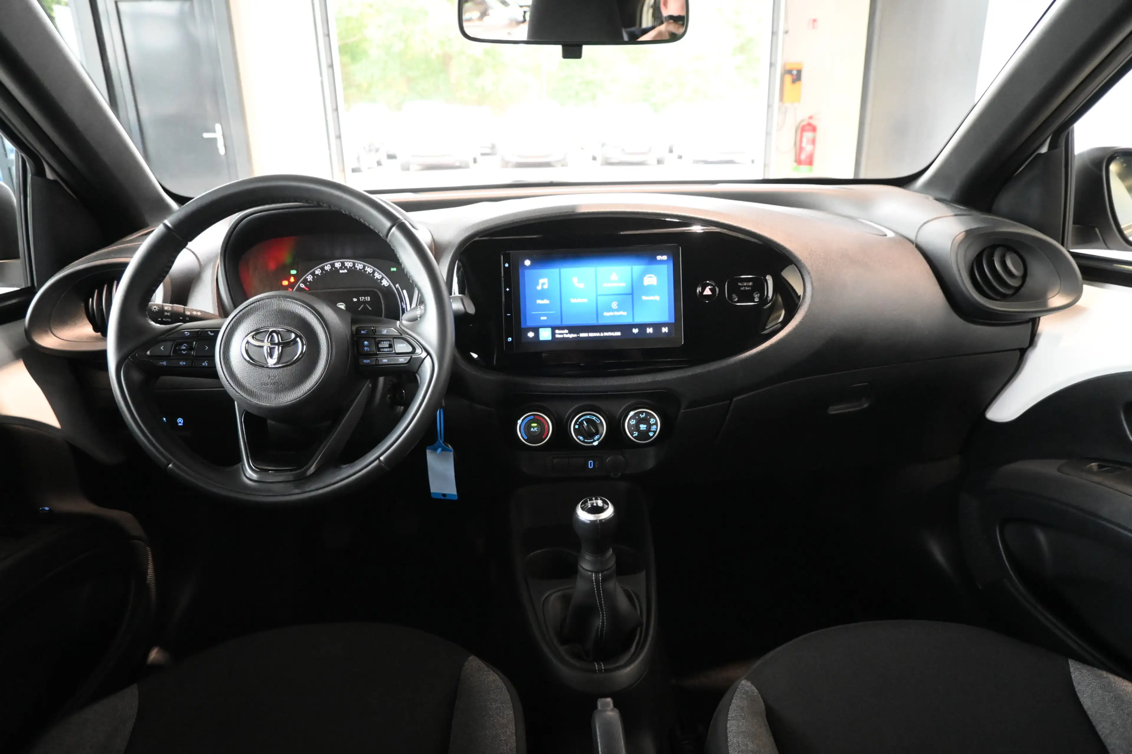 Toyota Aygo X 1.0 VVT-i MT Play Nap! Airco Adaptieve Cruise Came — photo 2