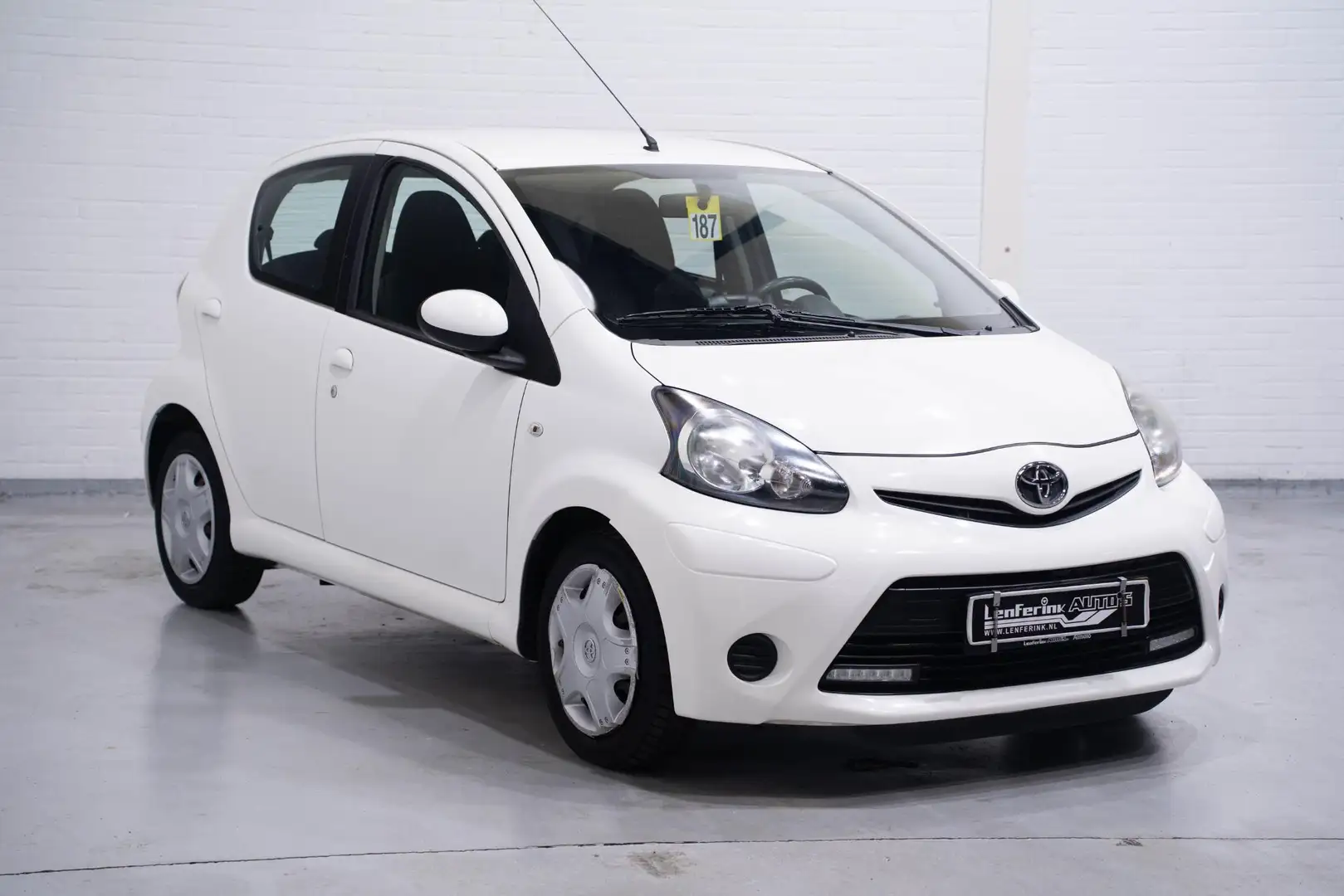 Toyota Aygo 1.0 VVT-i Aspiration Airco Wit - 2