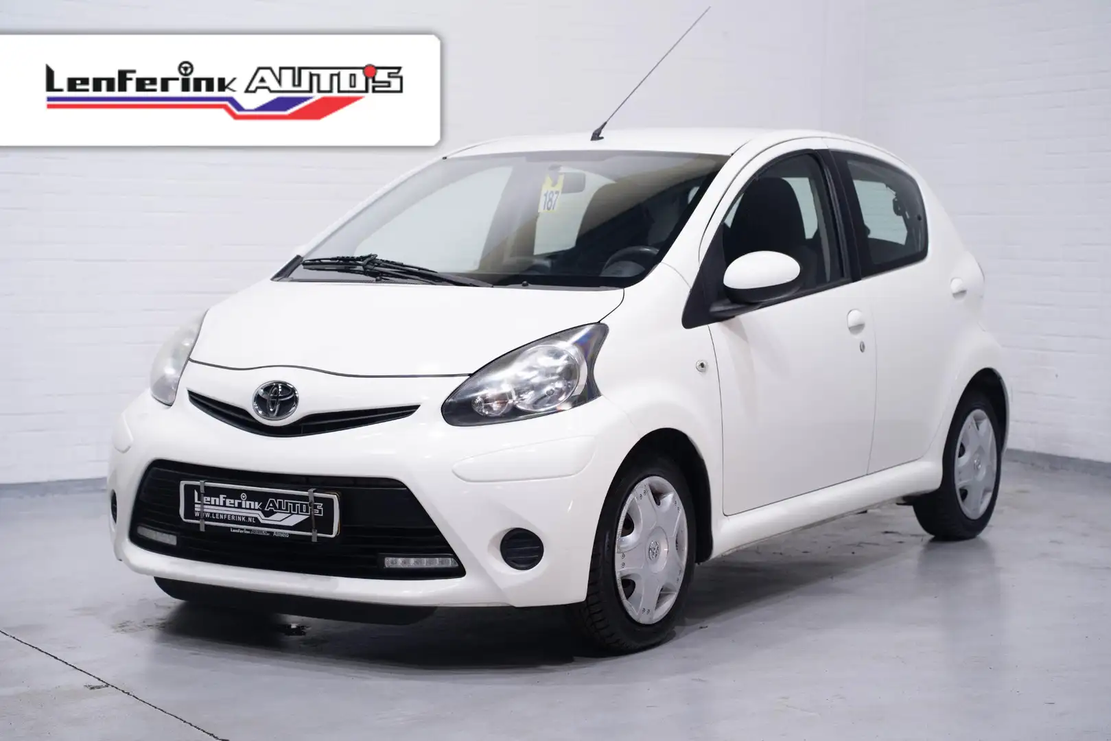 Toyota Aygo 1.0 VVT-i Aspiration Airco Wit - 1