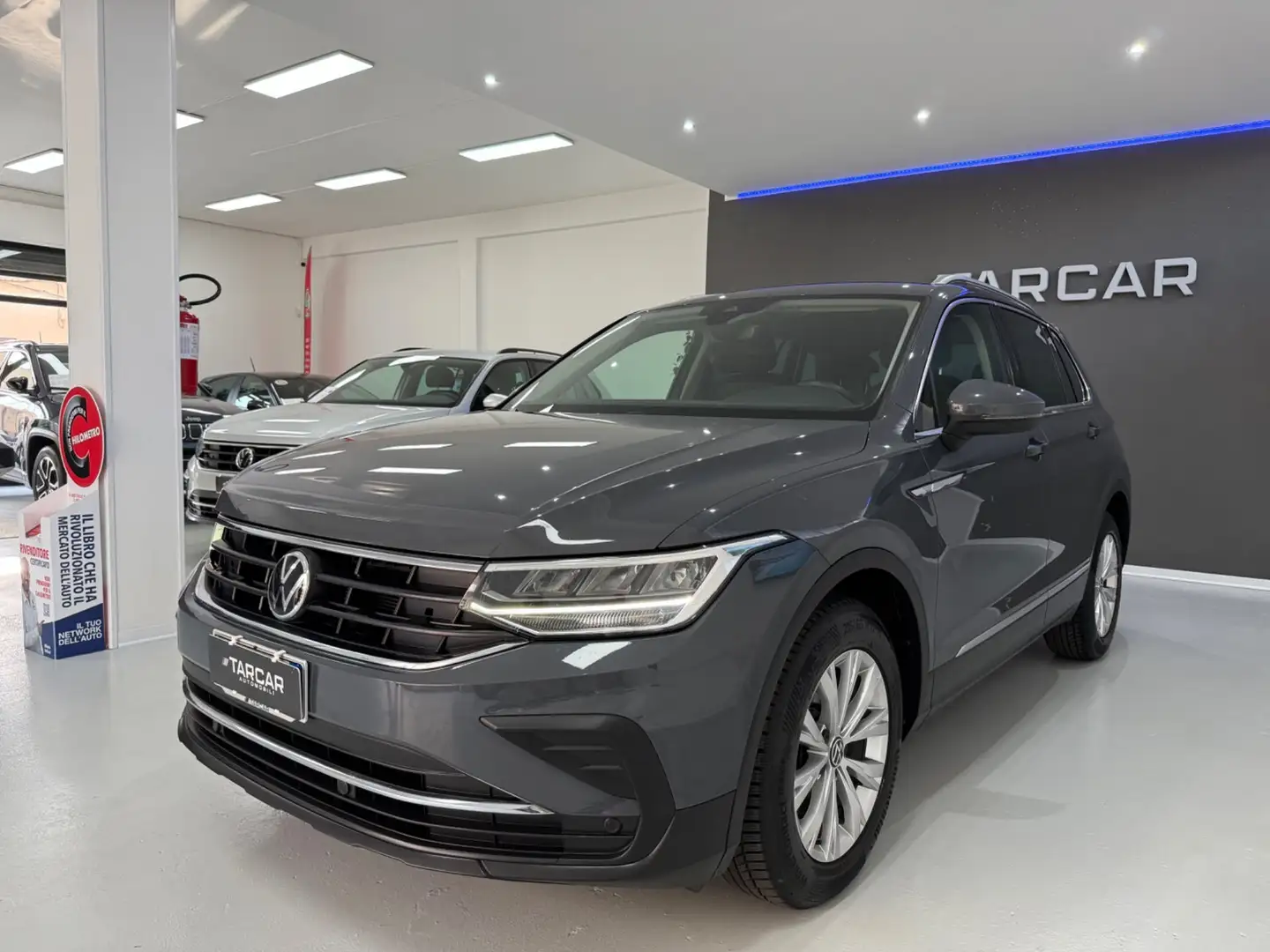 Volkswagen Tiguan 2.0 TDI 150 CV SCR DSG Life Grigio - 2