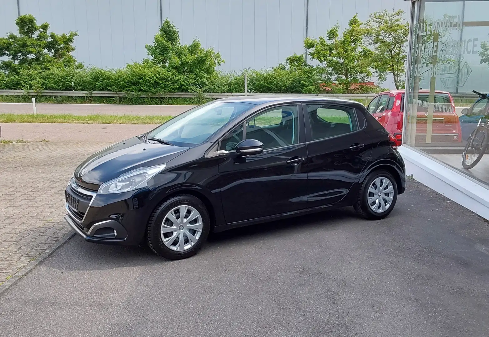 Peugeot 208 PureTech 82PS "Klima, SHZ, PDC, Tempomat" uvm Noir - 2