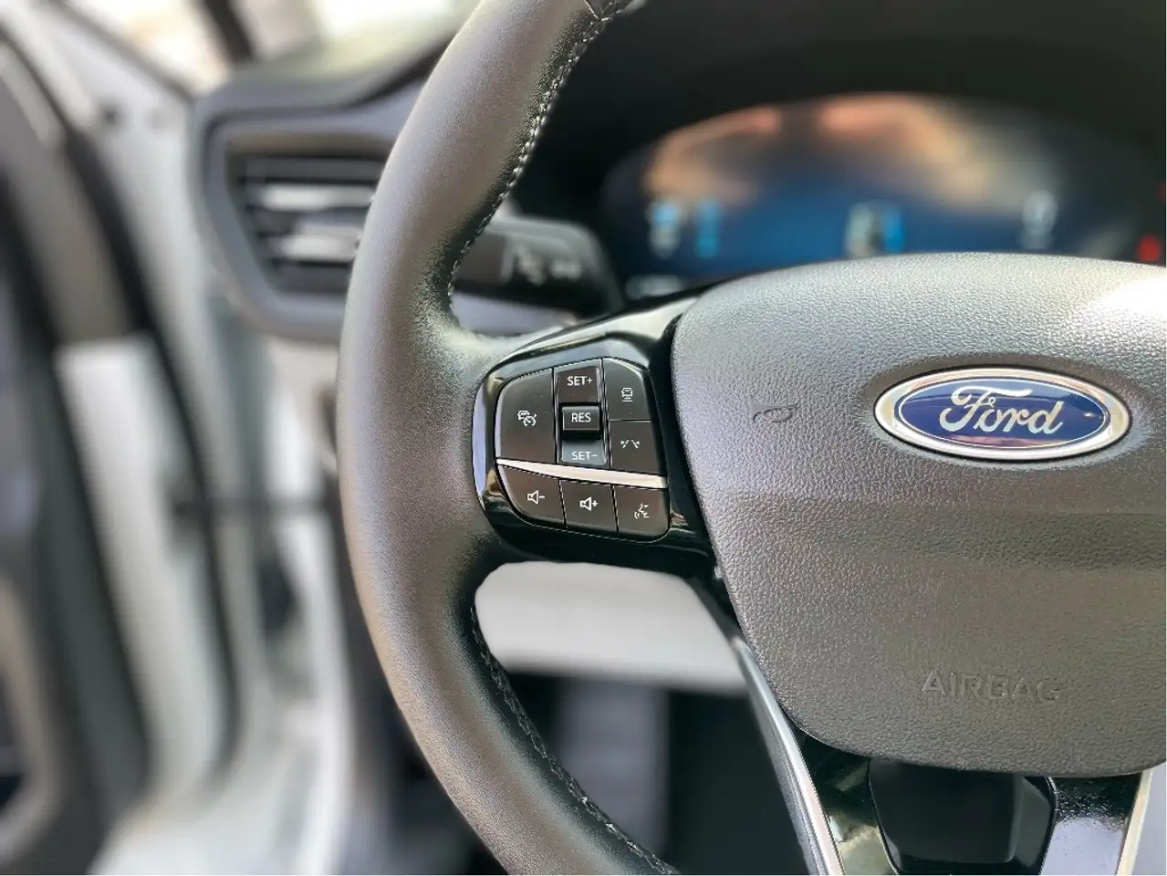 Ford Escape снимка Ford Escape