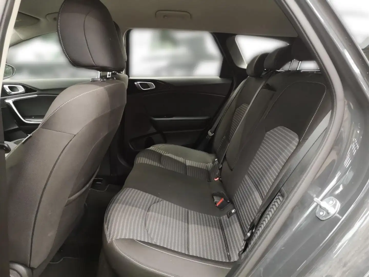 Kia Ceed SW 1.6 PHEV Spirit Technologie Paket Grey - 2