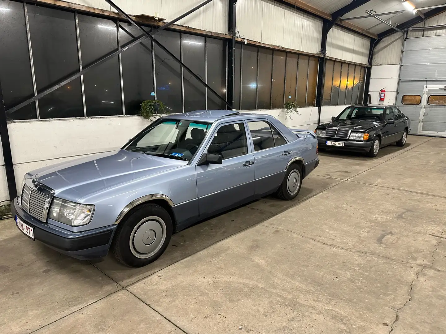 Mercedes-Benz 200 Automaat, Schuifdak, Trekhaak Blau - 1