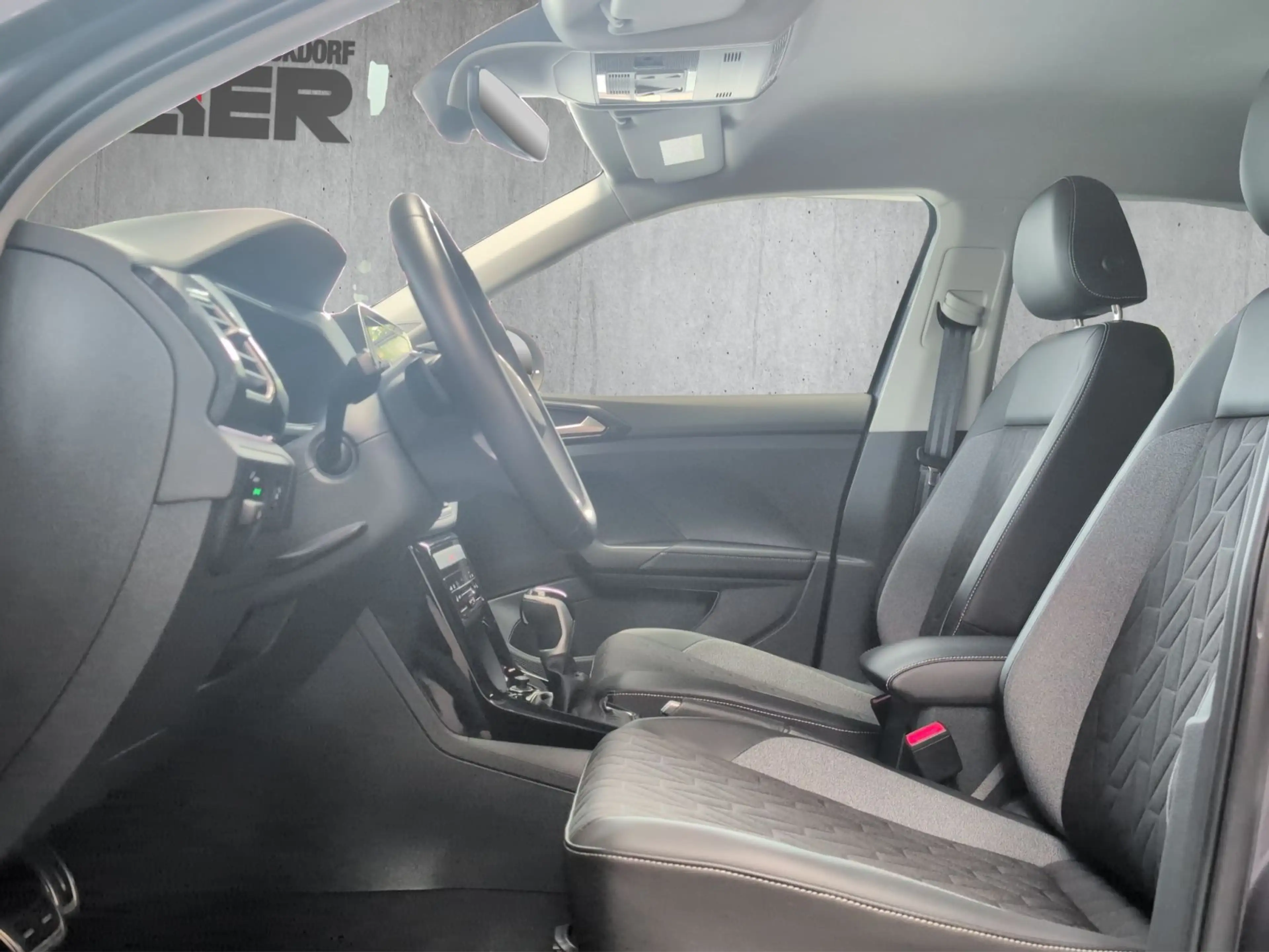 Volkswagen T-Cross Life 1.0 TSI DSG — photo 9