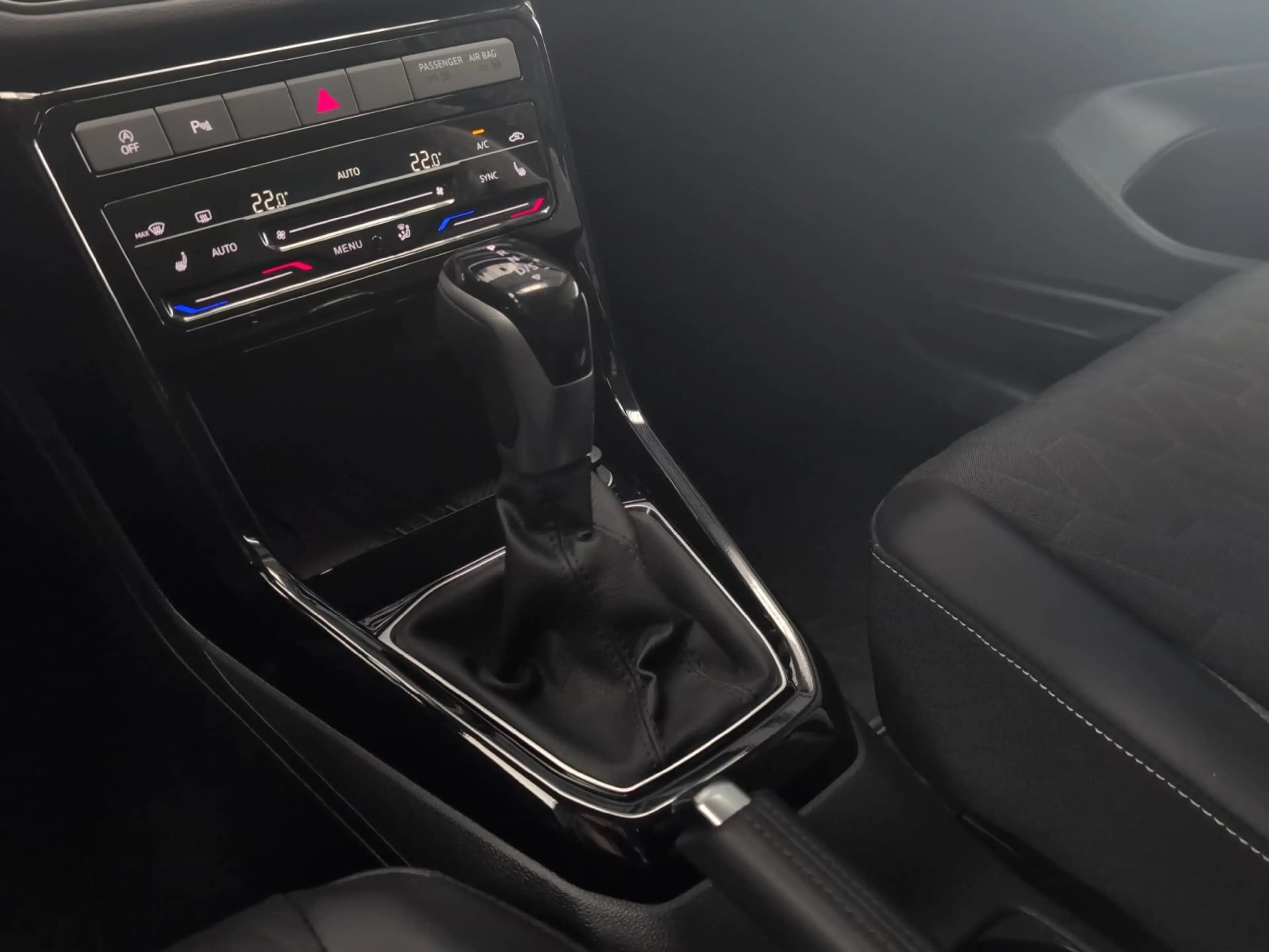Volkswagen T-Cross Life 1.0 TSI DSG — photo 14