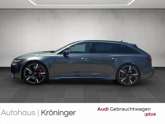 Audi RS6 Avant view 3