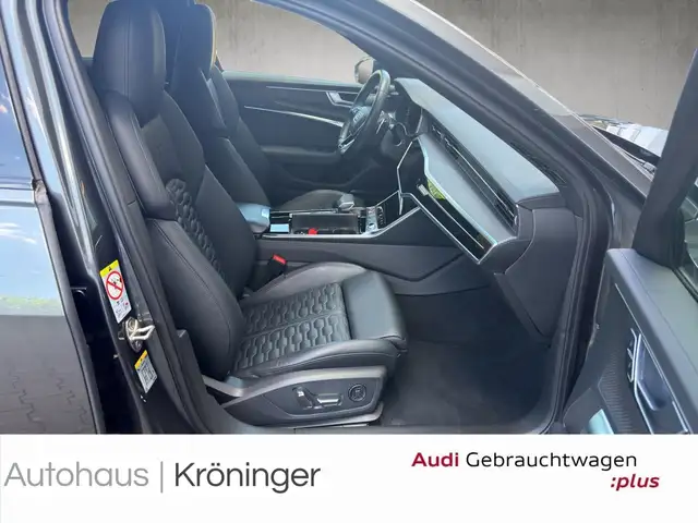 Audi RS6 Avant view 9