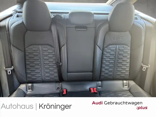 Audi RS6 Avant view 10