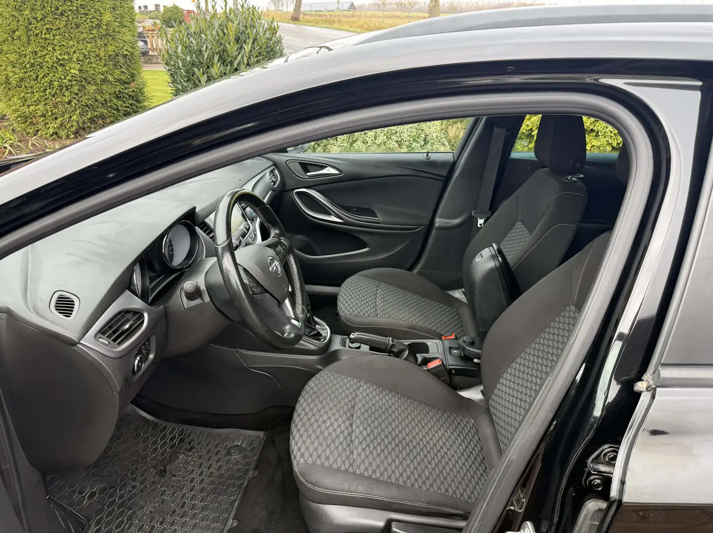 Opel Astra Astra 1.6 D (CDTI) Sports Tourer Business Schwarz - 1