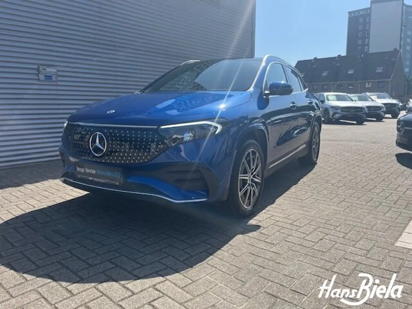 Mercedes-Benz EQA 300 EQA 300 4M AMG Prem/19"/Pano/Bur/Dis/AHK/360/Mem Blau - 2