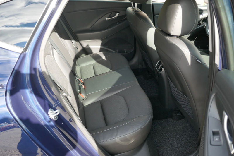 Hyundai i30 Fastback Premium Nav/Schiebedach/LED — photo 9