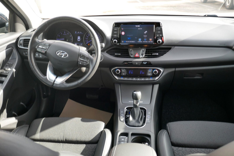 Hyundai i30 Fastback Premium Nav/Schiebedach/LED — photo 10