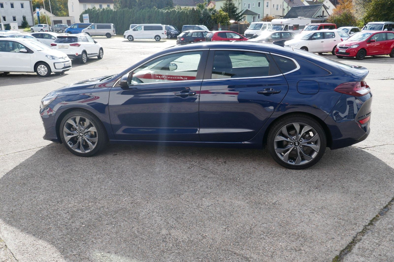 Hyundai i30 Fastback Premium Nav/Schiebedach/LED — photo 5
