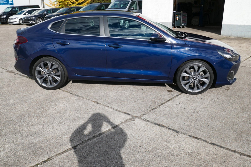 Hyundai i30 Fastback Premium Nav/Schiebedach/LED — photo 2