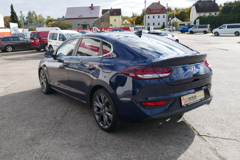 Hyundai i30 Fastback Premium Nav/Schiebedach/LED — photo 4