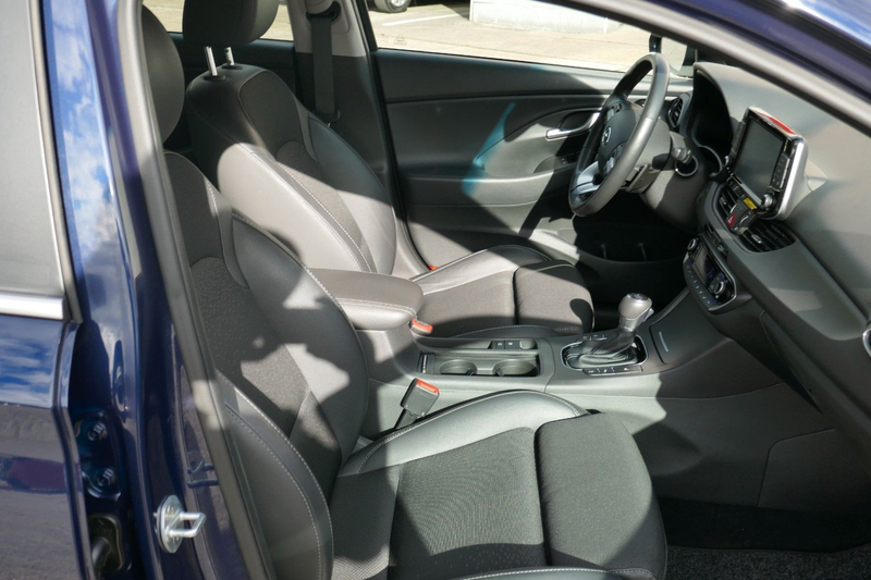 Hyundai i30 Fastback Premium Nav/Schiebedach/LED — photo 8