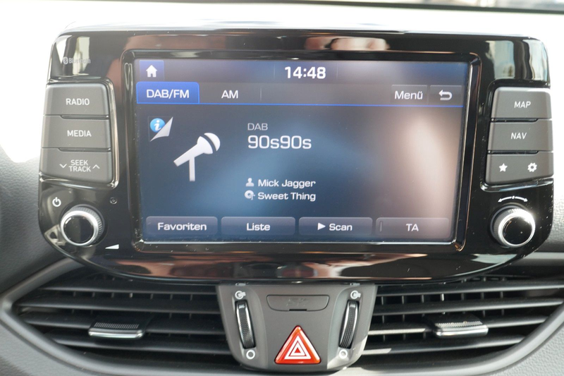 Hyundai i30 Fastback Premium Nav/Schiebedach/LED — photo 11