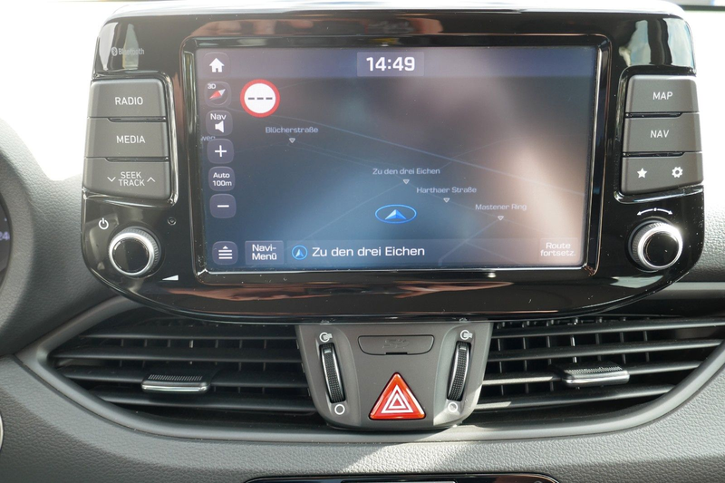 Hyundai i30 Fastback Premium Nav/Schiebedach/LED — photo 13