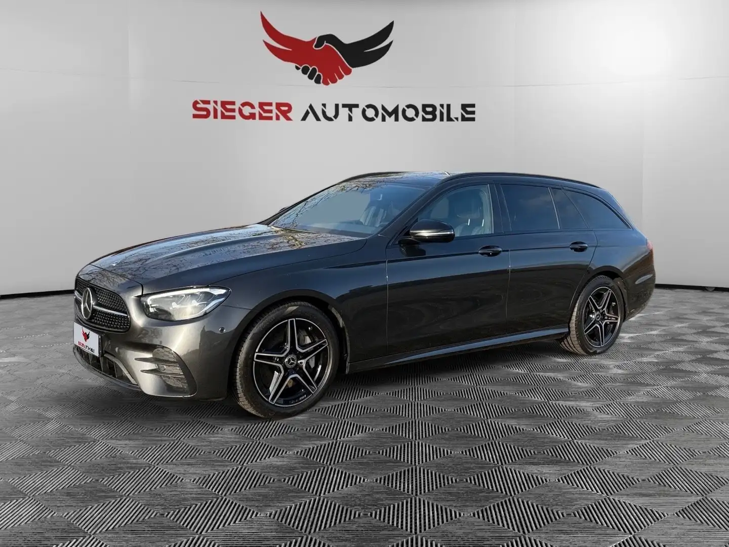 Mercedes-Benz E 400 d T 4Matic AMG LINE NIGHT, PANORAMA, AHK Grau - 1