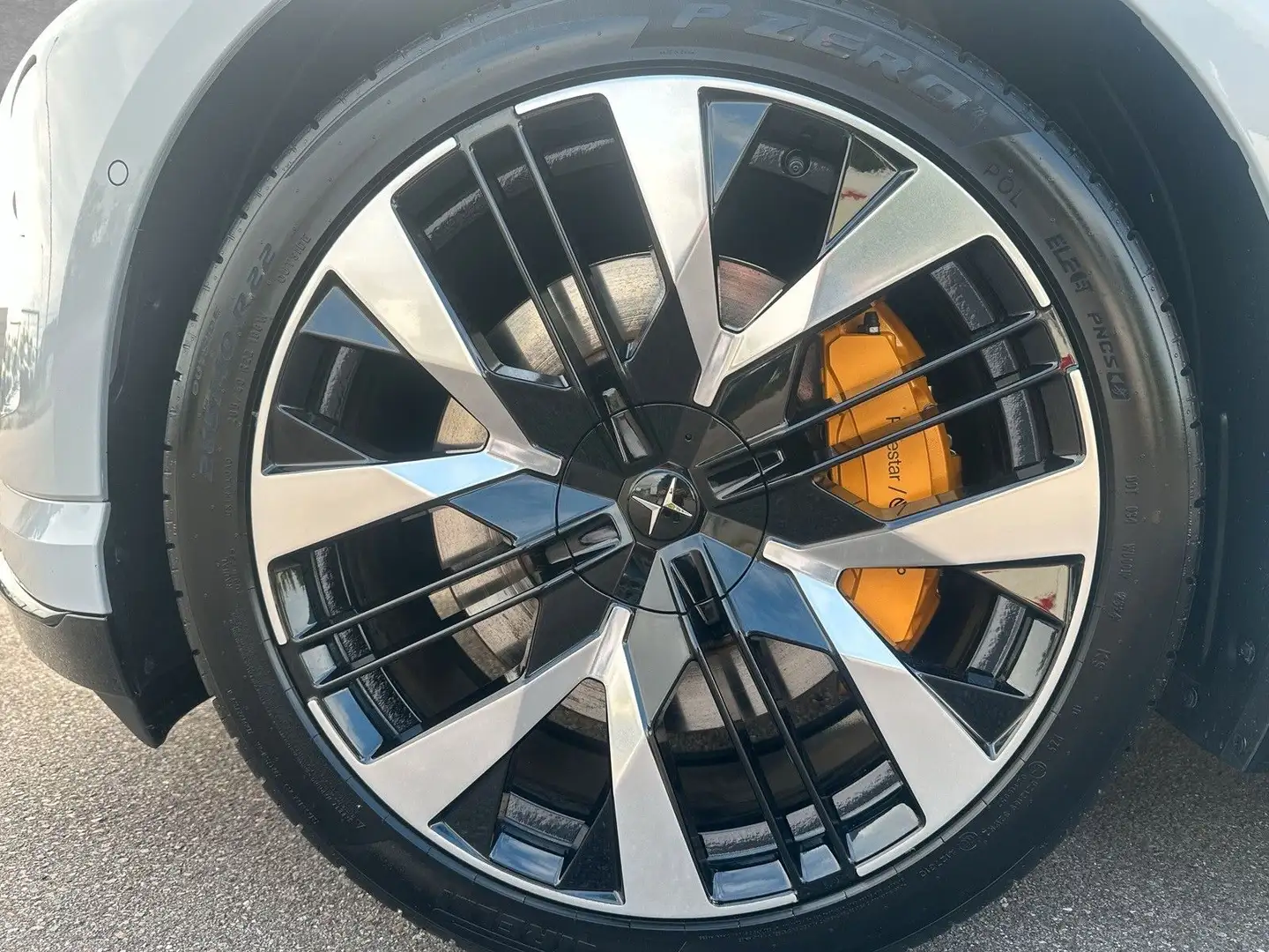 Polestar 4 Polestar 4 LRDM Pilot Plus Performance Grau - 2
