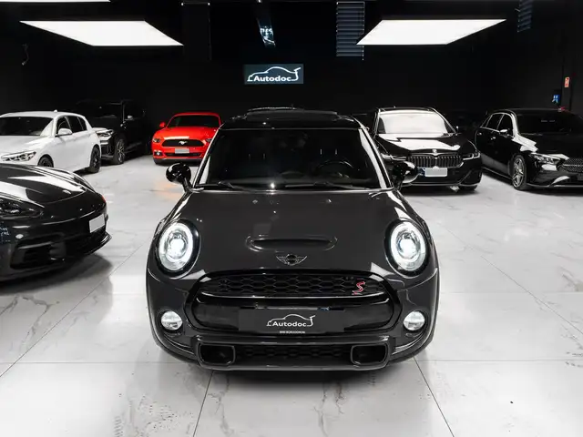 Mini Cooper Cooper view 2
