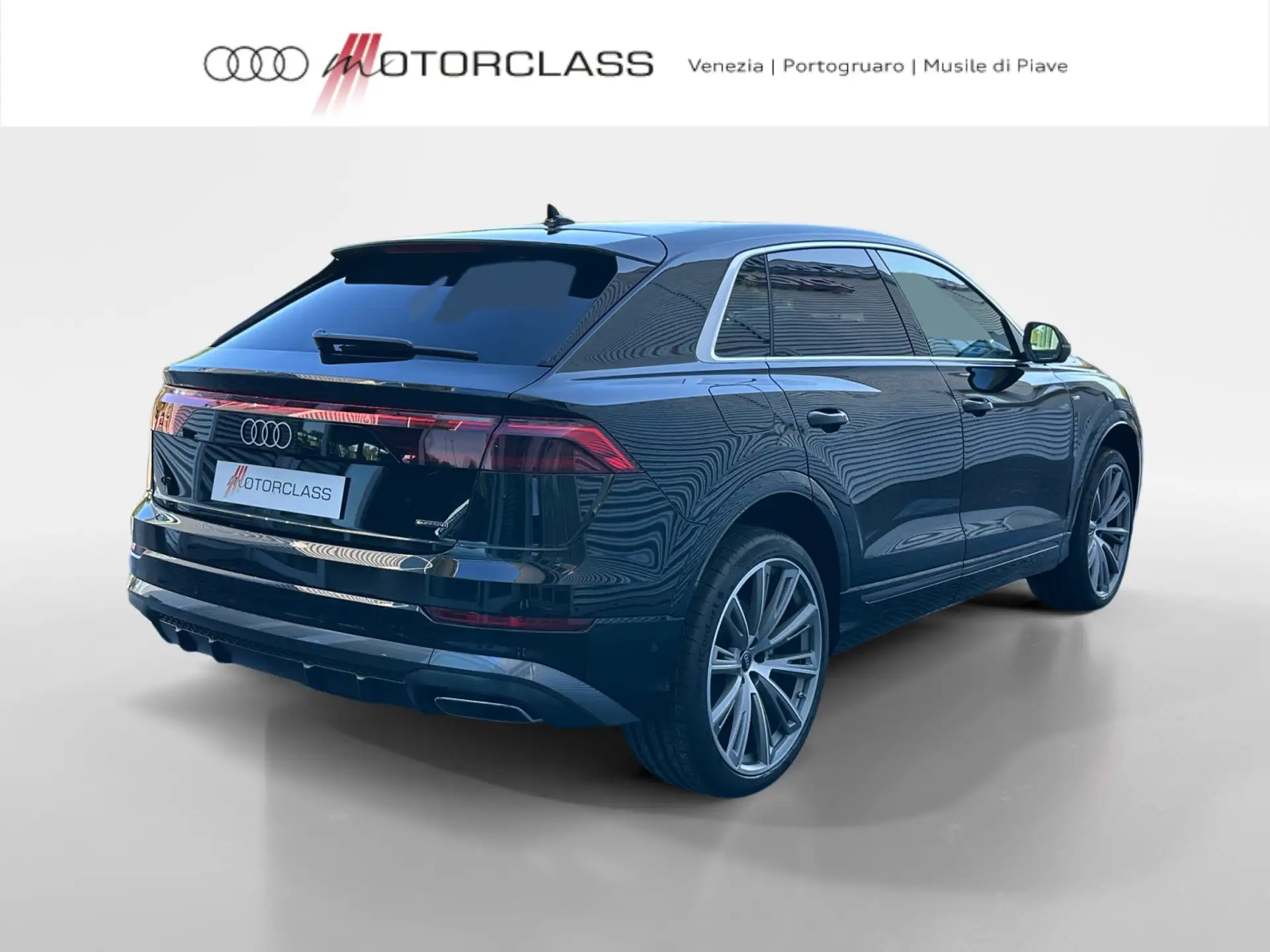 아우디 Audi Q8 2026 네이비 사진 5