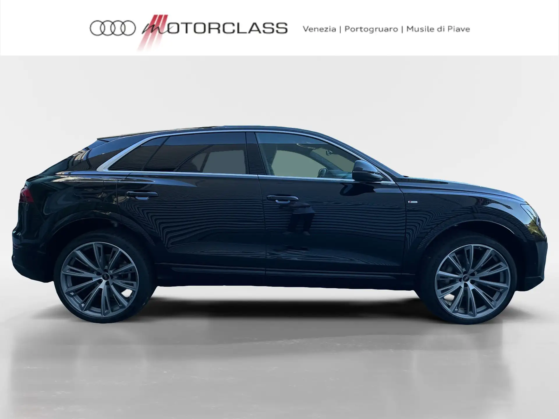 아우디 Audi Q8 2026 네이비 사진 6