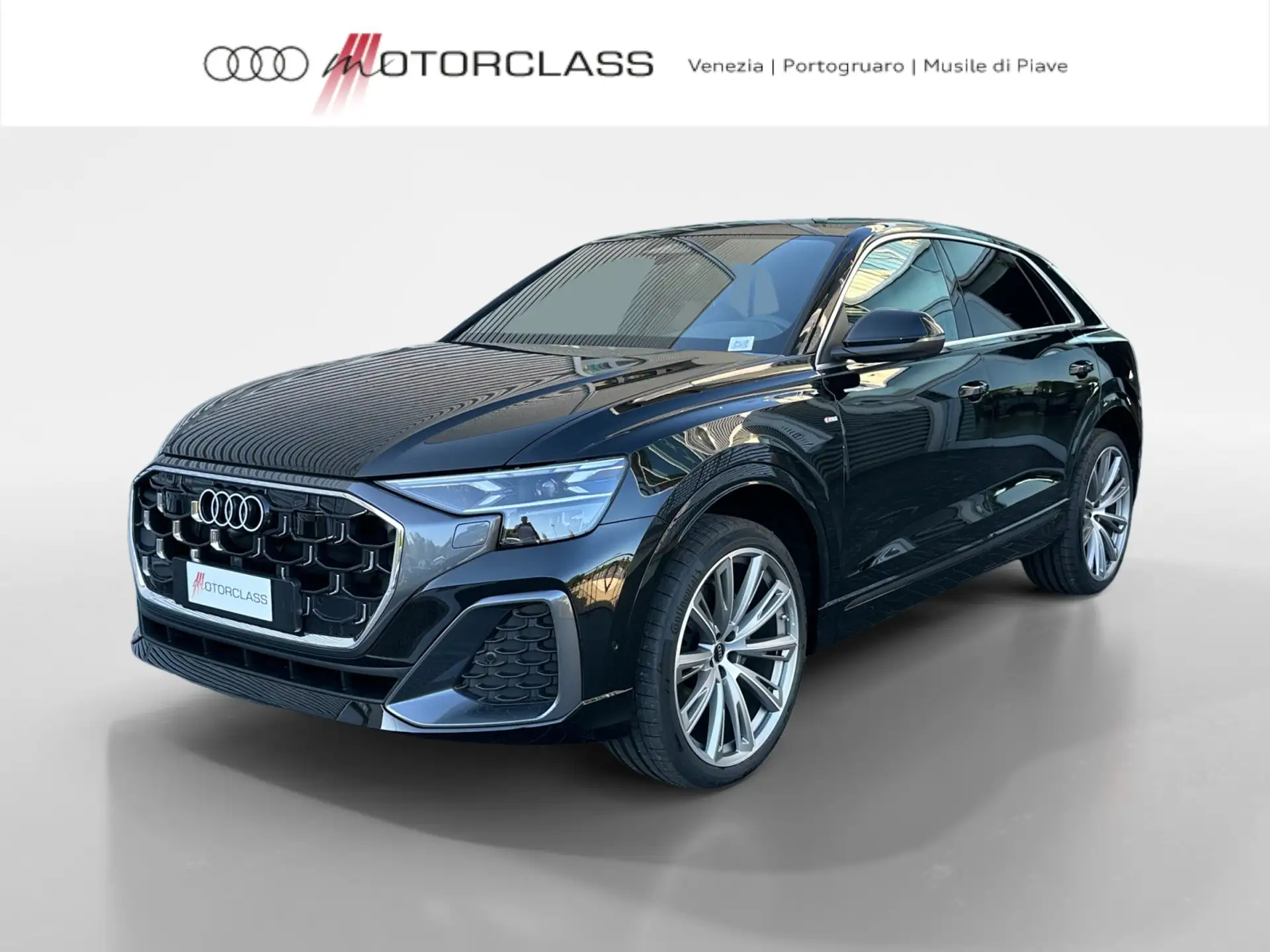 아우디 Audi Q8 2026 네이비 사진 1