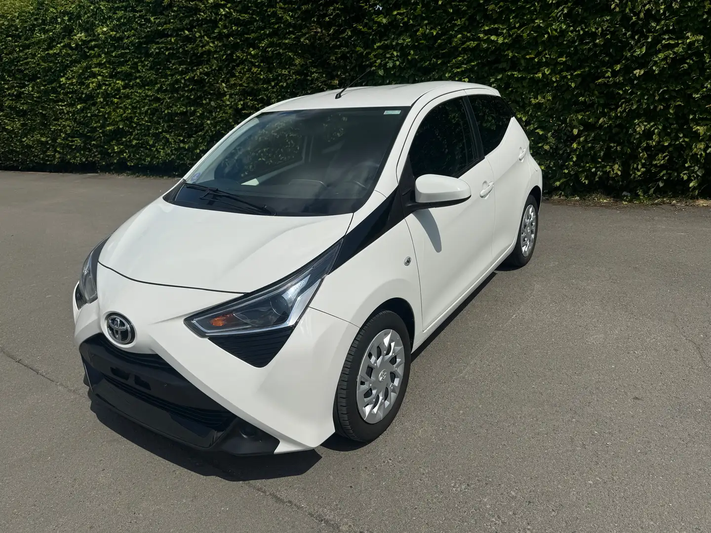Toyota Aygo 1.0i VVT / AUTOMATIQUE / / CARPLAY / Blanc - 1