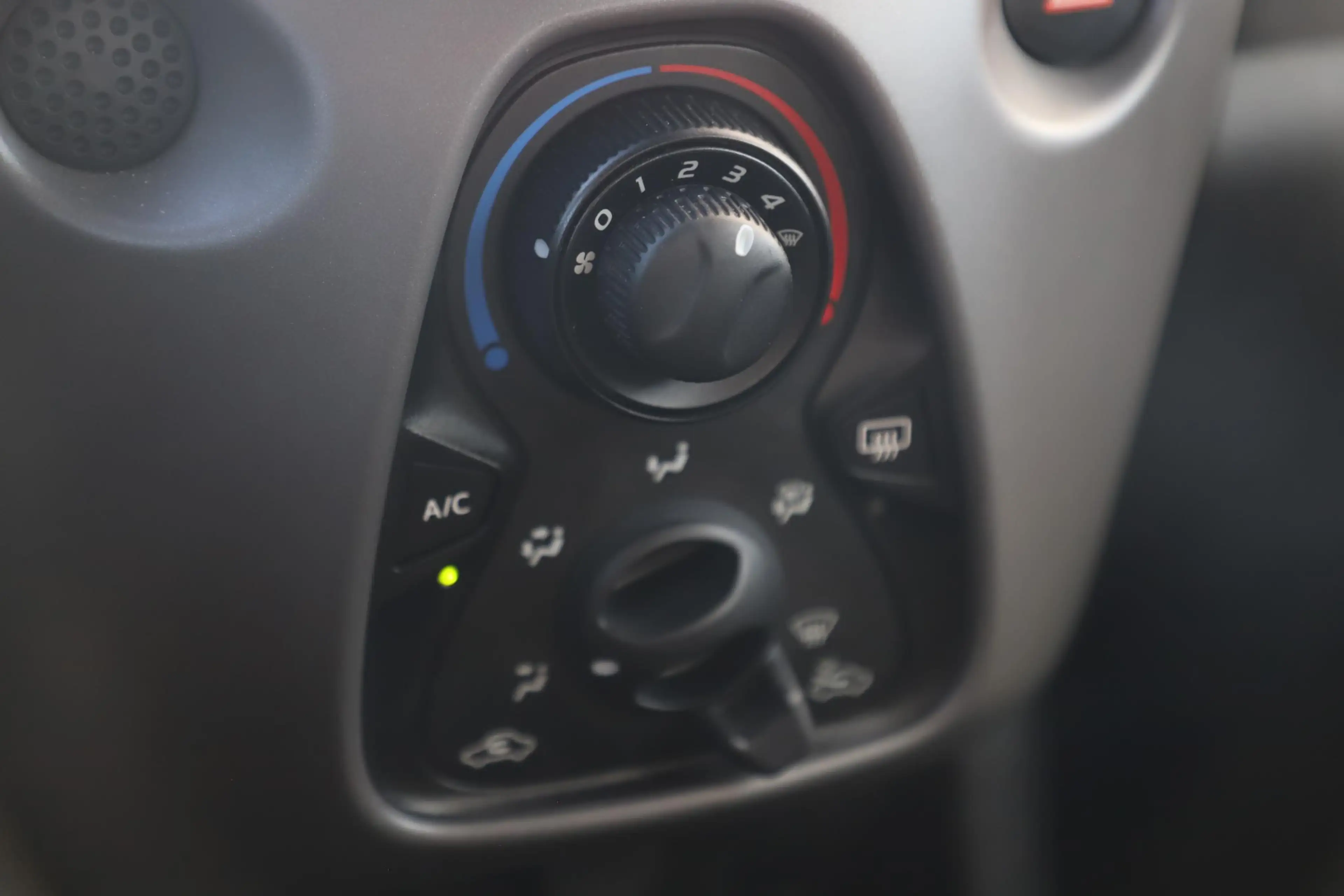 Peugeot 108 1.0 e-VTi Active Automaat Radio Bluetooth Airco LE — photo 12