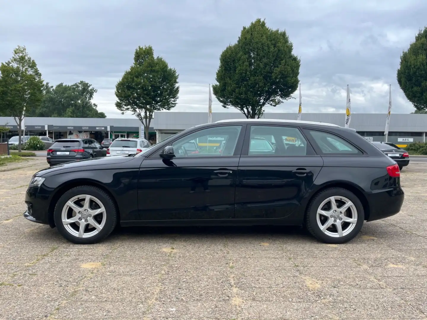 Audi A4 Avant 2.0 TDI TÜV Neu,Navi,Klima,Bluetooth Noir - 2