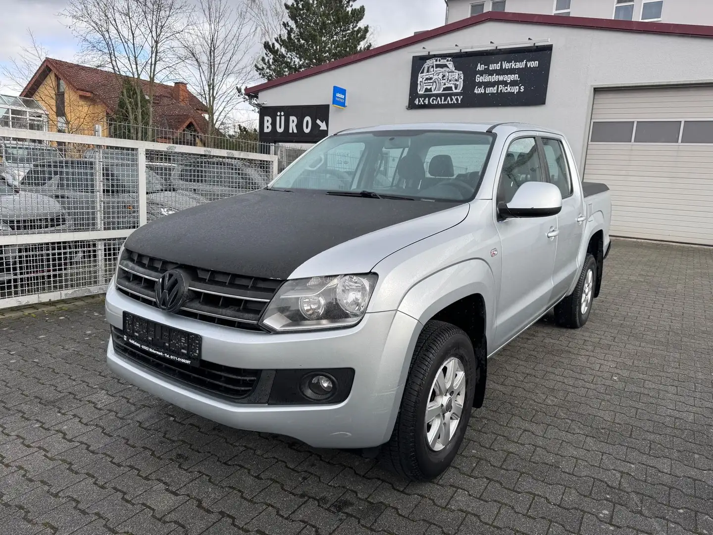 Volkswagen Amarok Trendline DoubleCab 4Motion srebrna - 1