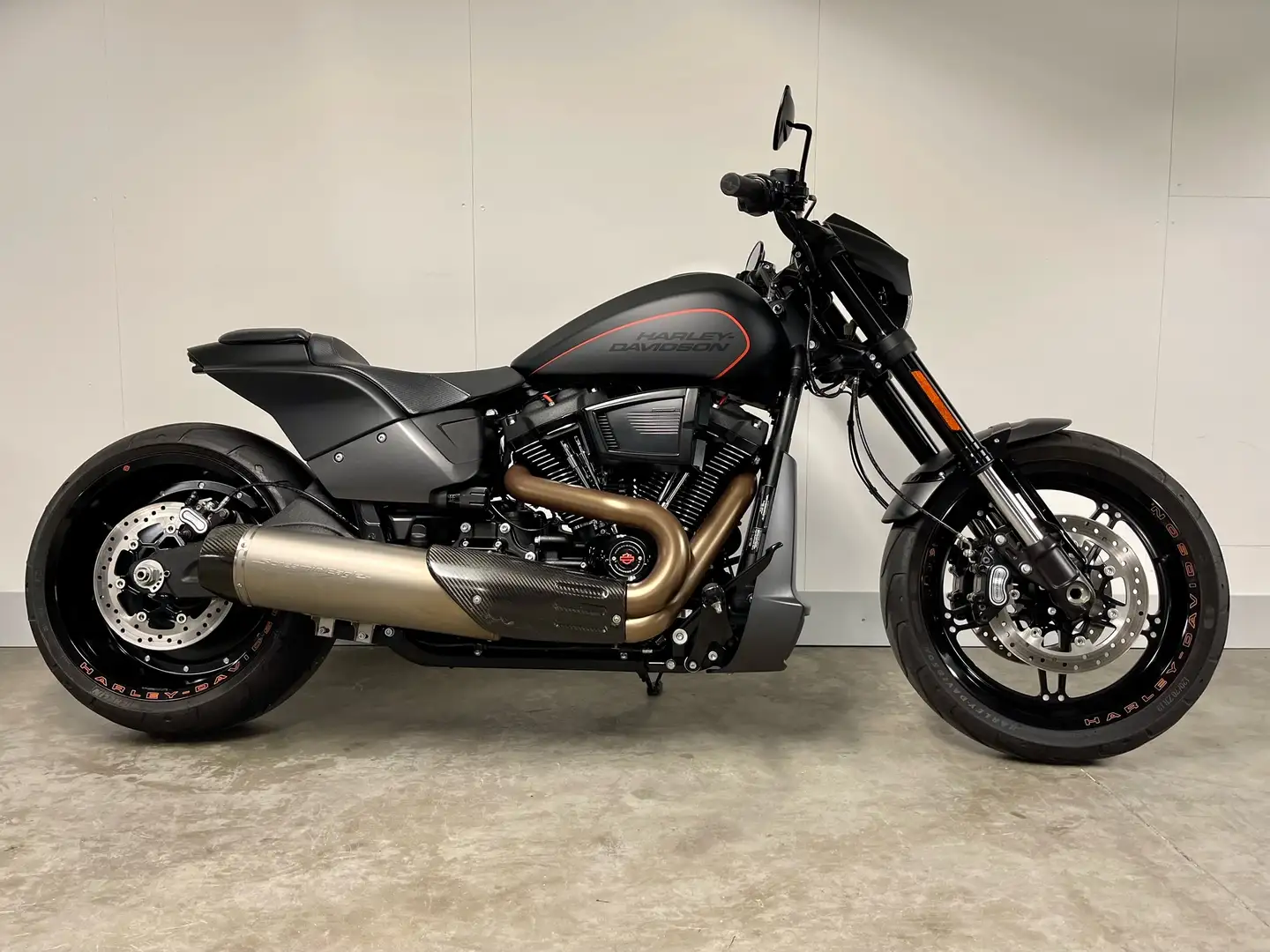 Harley-Davidson FXDR 114 SOFTAIL Met Screamin'Eagle uitlaat kit Black - 1