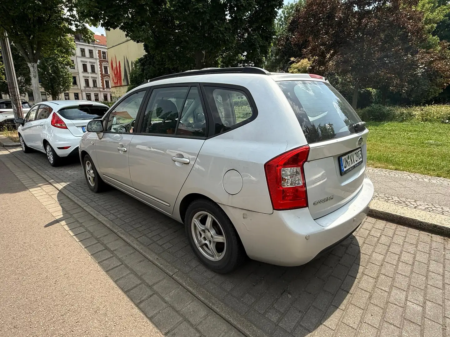 Kia Carens Carens 2.0 CVVT Aut.EX Silber - 2