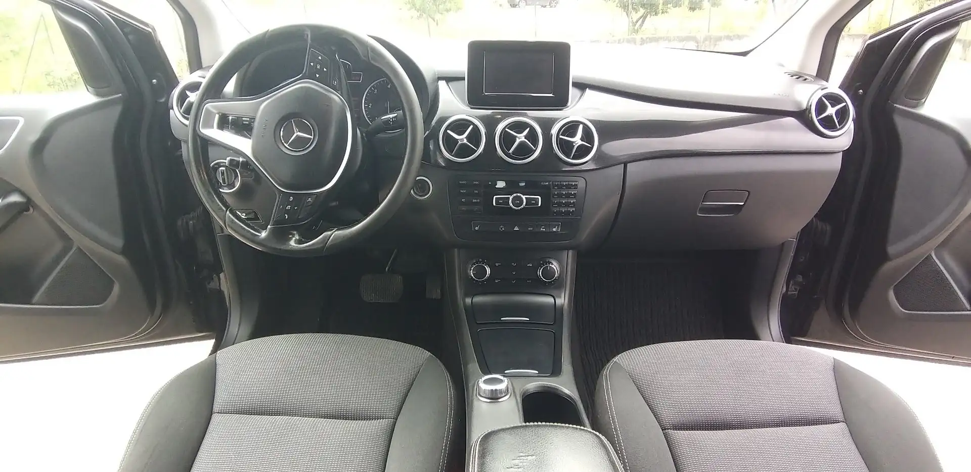 Mercedes-Benz 180 Elegance - 1