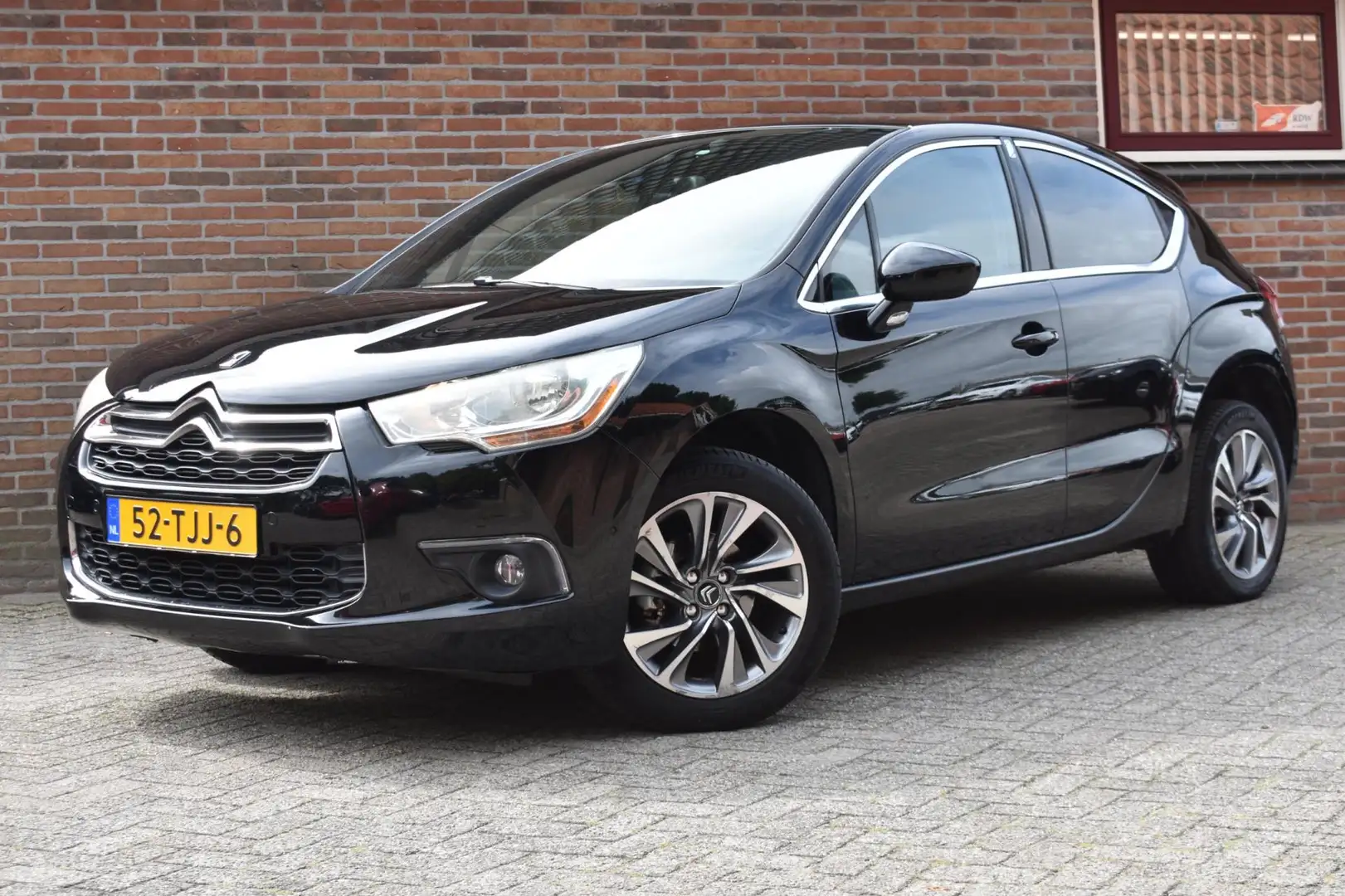 Citroen DS4 1.6 VTi So Chic '12 VERBRUIKT OLIE!!! Zwart - 1