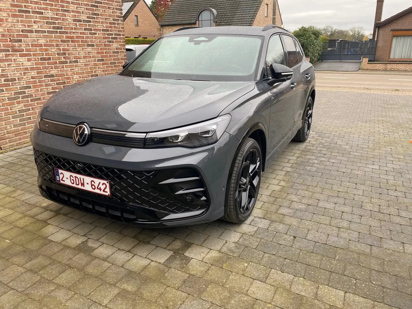 Volkswagen Tiguan Tiguan Business Premium R-line 1.5TSI / DSG Grijs - 2